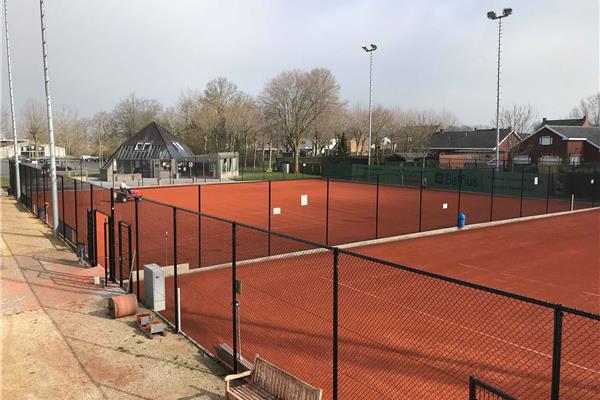 Aanleg 3 tennisvelden in gravel - Sportinfrabouw NV